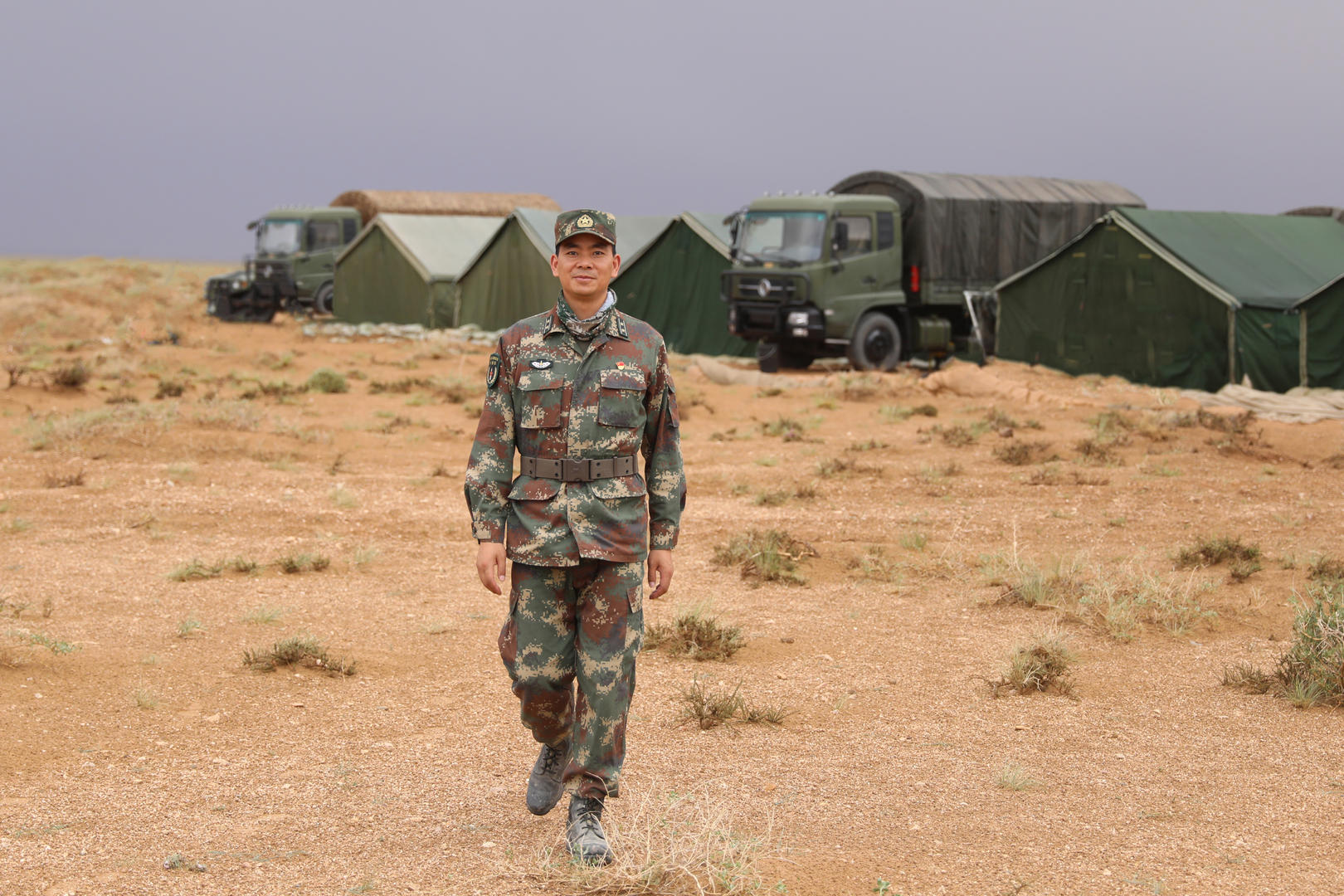 泪奔火箭军军官突发疾病倒在战位生前参与发射导弹45发