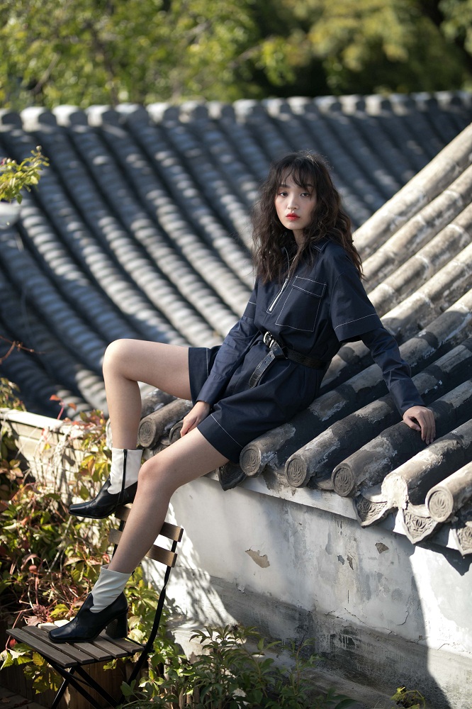 新人演员索朗美淇写真曝光 《唐探》女孩独特气质又飒又a