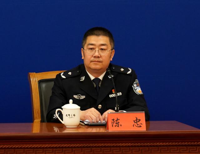 满博 摄四川省公安厅治安总队总队长陈忠:谢谢光明日报记者提问.
