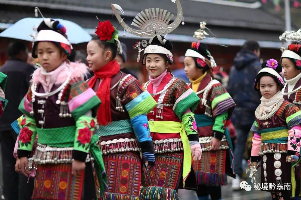 2020年1月14日,在貴州省丹寨縣興仁鎮翻仰村,身著盛裝的苗族小女孩.