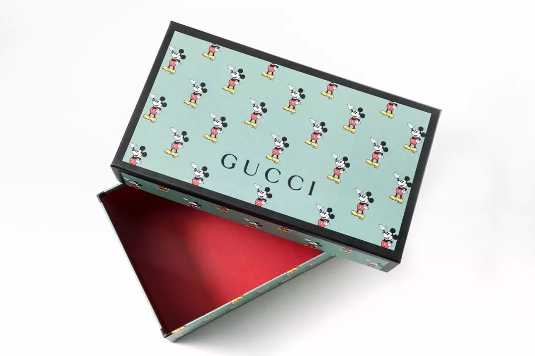 开箱:这双 gucci 米老鼠限量球鞋,缺点只有一个!