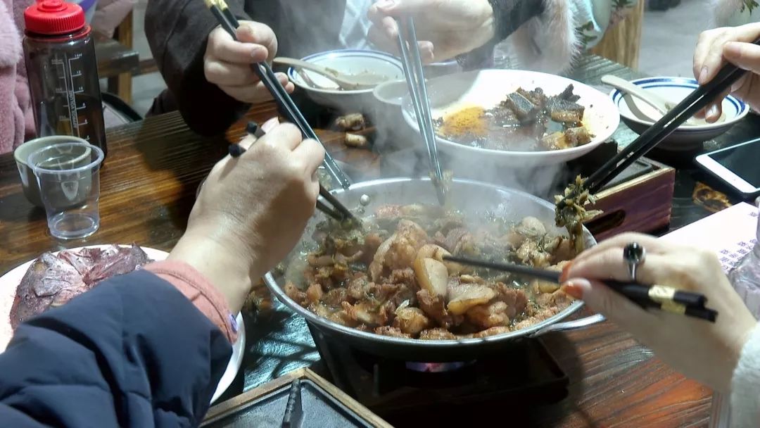 腊月山中闻客来醉香莫过杀猪宴