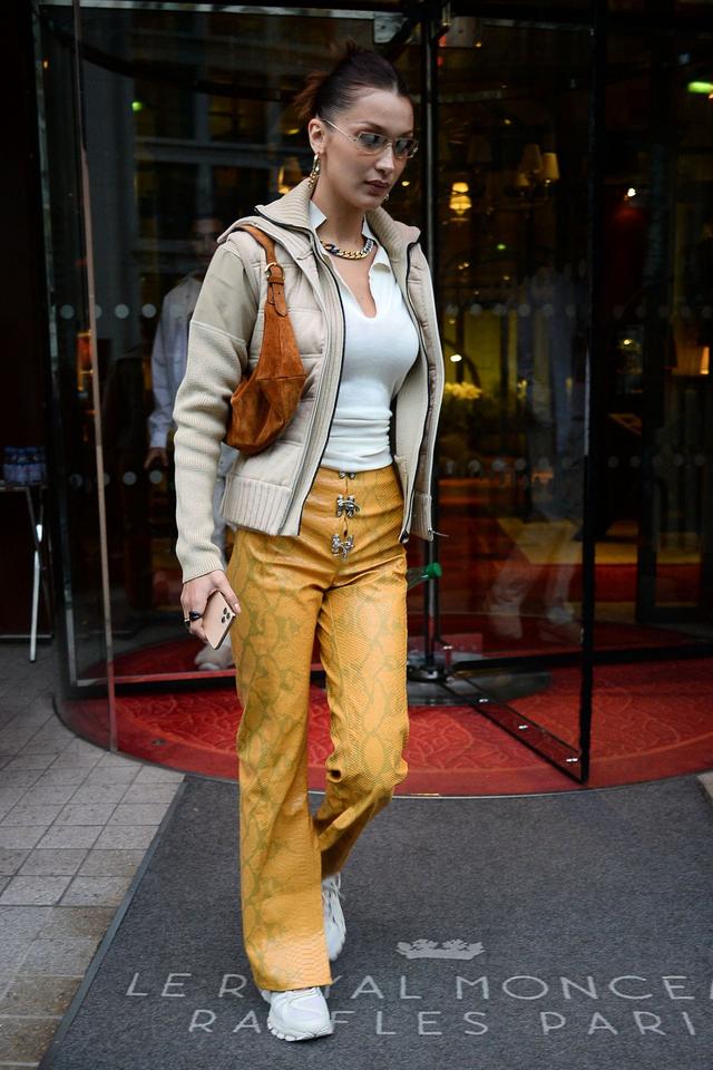 超模贝拉哈迪德巴黎街头时尚拍照她的魅力不一般