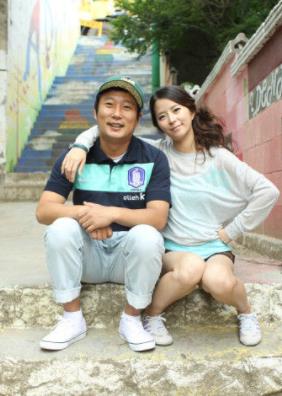 李秀根被老婆喊大叔苦追小12岁娇妻半年曾花3亿用于非法赌博