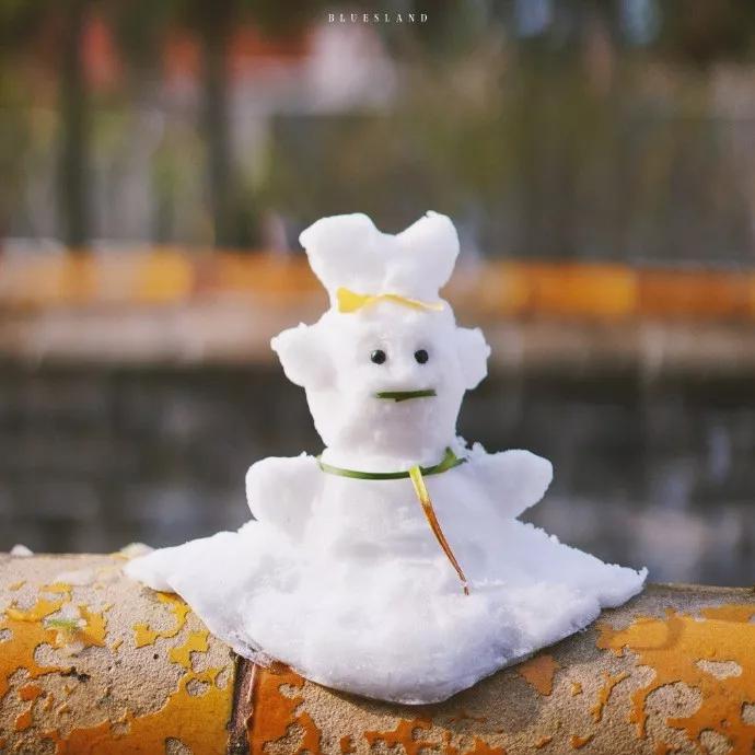 北京2020年的第一场雪他们堆出了一个个萌萌哒小雪人想象一座城