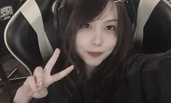 ig有意签约巴西女辅助?王校长点赞mayumi动态,网友开始喊话jkl