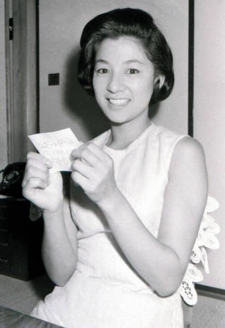 日本老牌女演员青山京子因癌症去世享年84岁