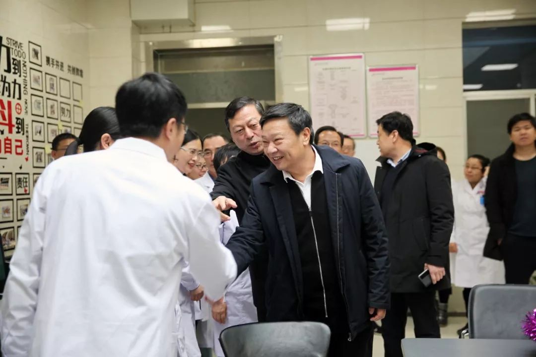 副市长张建波一行亲切慰问延安市人民医院医务工作者_工作日