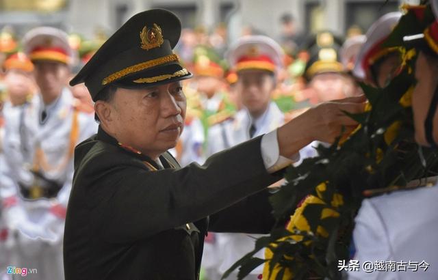 越南公安部部长苏林率公安部领导代表团出席,苏林在葬礼记录中写道:"