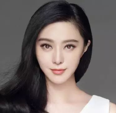 范冰冰发视频给粉丝送新年祝福脸颊深陷五官看起来有些奇怪