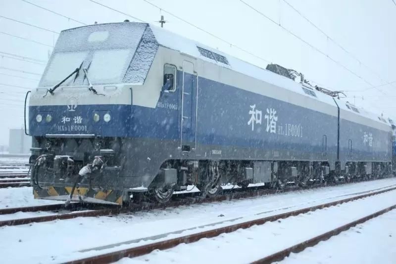 fxd1b(最高运行速度80km/h)电力机车获"准生证"