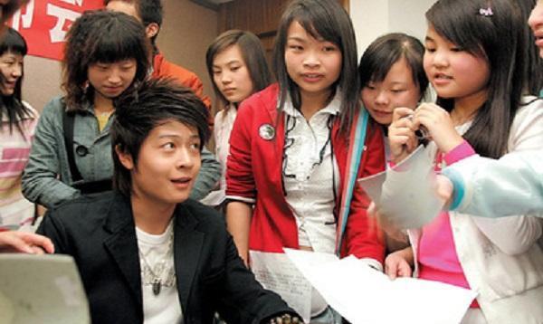 《闪亮新主播》5强现状:他俩爆红,他因吸毒自杀_张玮玮