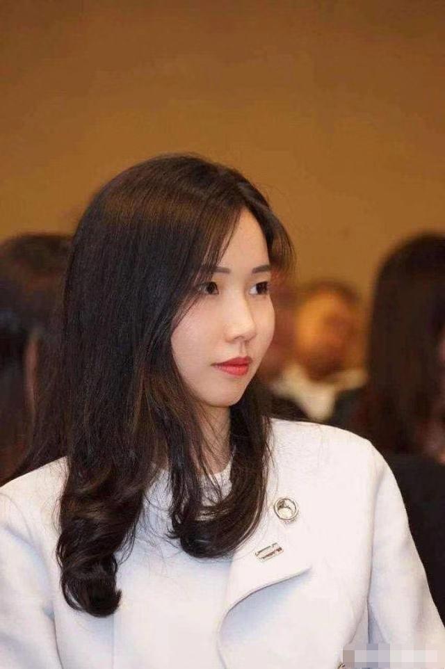 苏宁公子恋情曝光网红女晒豪车瞩目男方曾和泰国白富美传绯闻