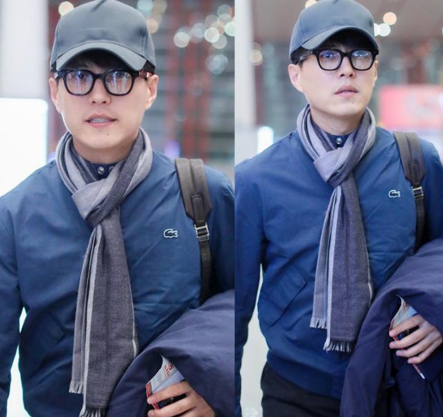 43岁靳东机场露面,青春小伙打扮加身,却走出老干部的味道_服装