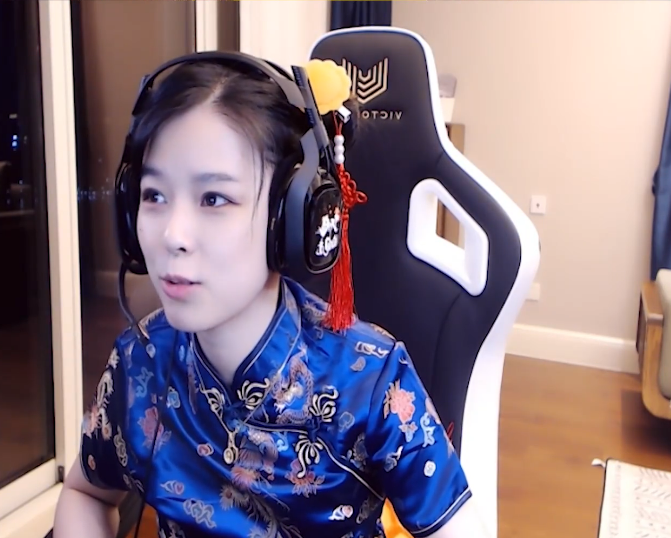 沫子cos春丽美到不敢认,但当她站起来那一刻,观众的梦破碎了_直播间