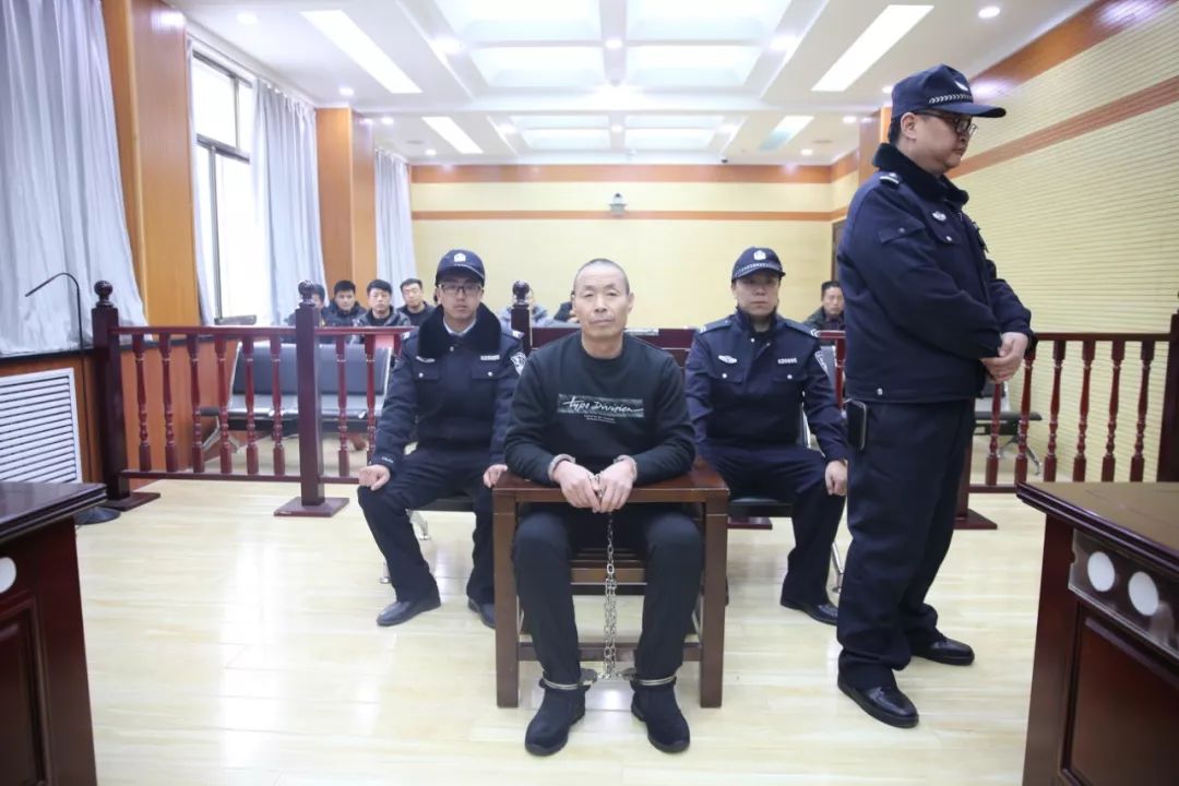 法院审理认为:被告人杨兴龙拖欠被害人借款不能如期归还,在被害人