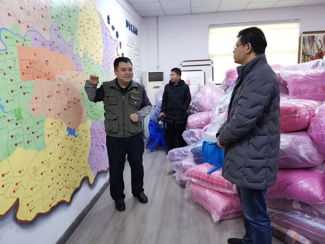 曲明还带队参观了泗水县微公益协会,与泗水县政府县长赵鑫,泗水微公益