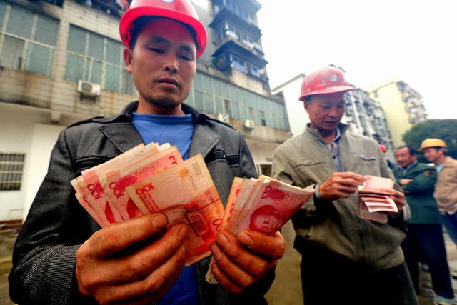 农民工返乡潮到来赚多少钱有面儿没拿到工钱该咋办