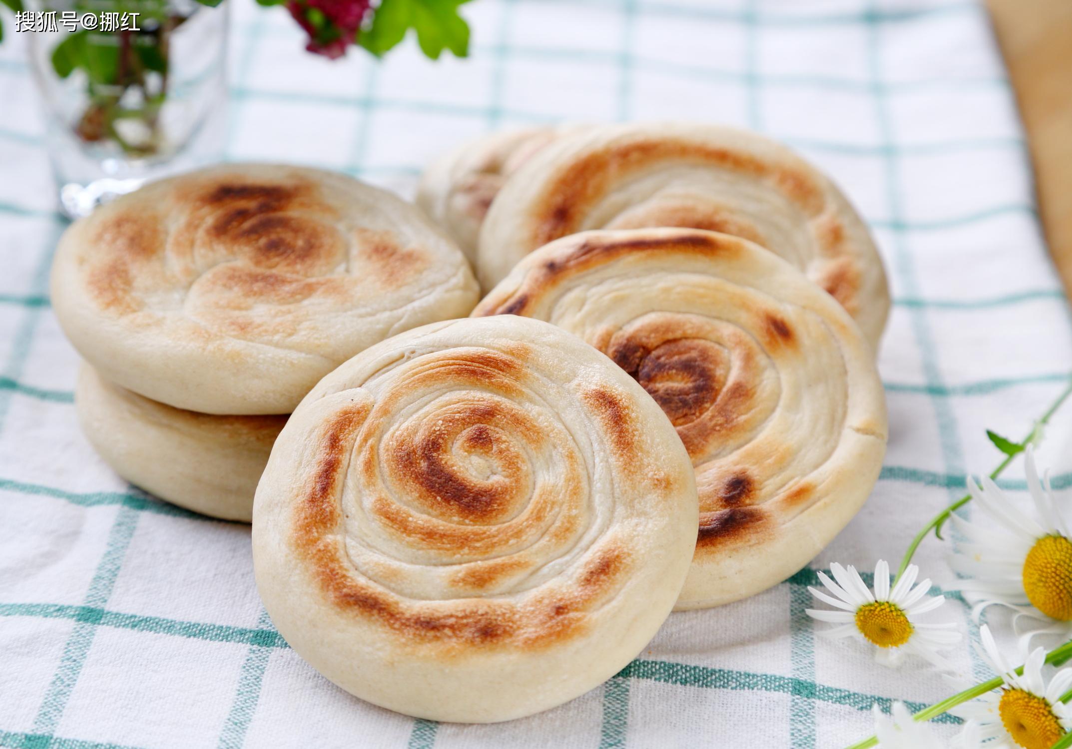 羊肉泡馍,肉夹馍,这馍区别大了,弄错了西安人要笑你