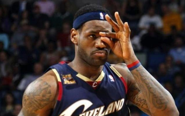 nba很多球员们的庆祝动作都和枪有关,就像我们刚才提到科比在进球后