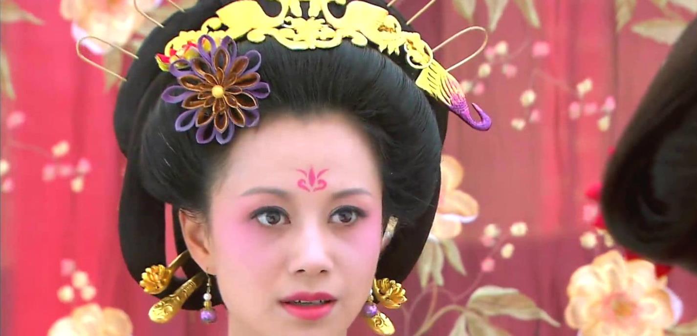 《梦回唐朝》中倪虹洁扮演王皇后,她看起来像是后宫中最与世无争的
