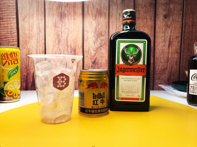 "野格配红牛,一杯解千愁"