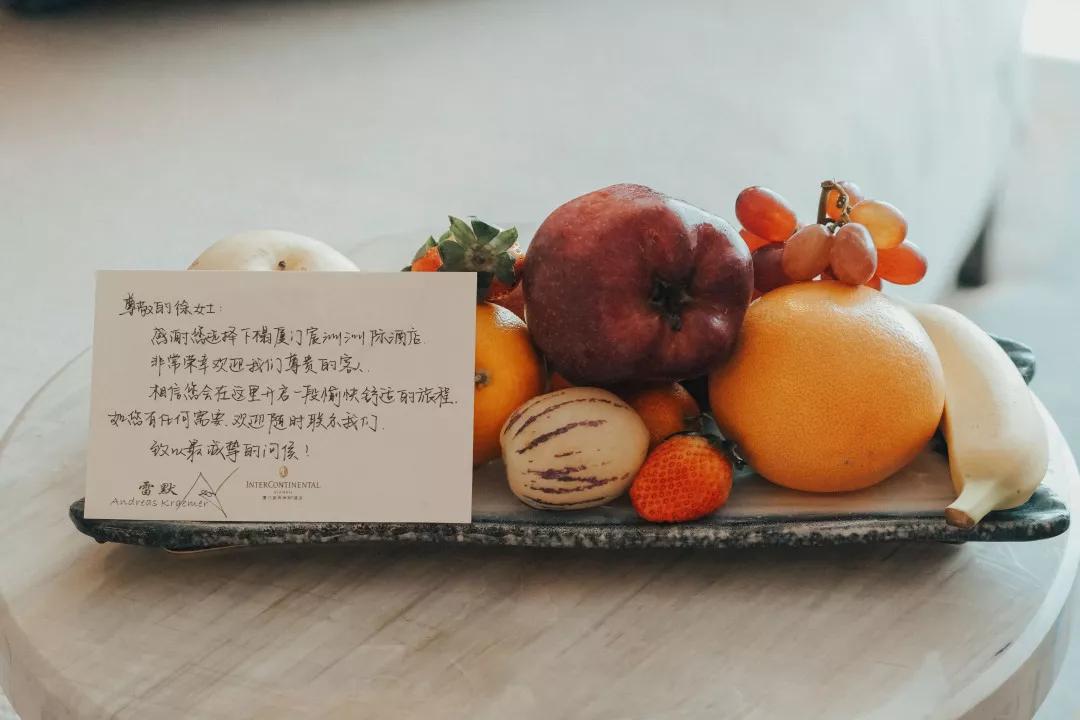 酒店手写的欢迎卡更是诚意满满,一手宛如行云流水的好字更是让人赏心