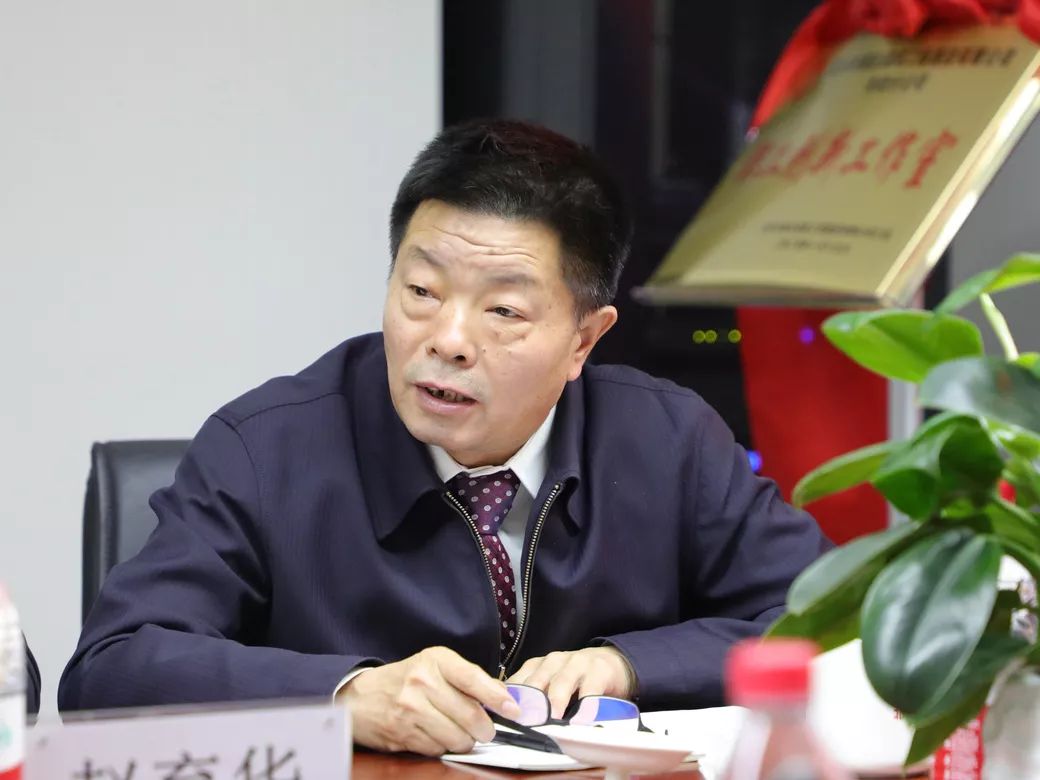 上举行了市政公司"职工创新工作室"揭牌仪式,五建集团党委书记韩吉顺