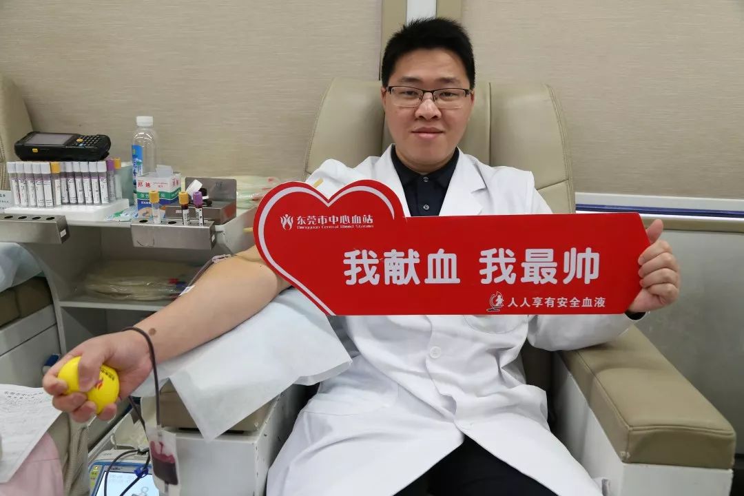 新时代文明实践25200毫升热血东城医院医务人员组团献血为生命加油