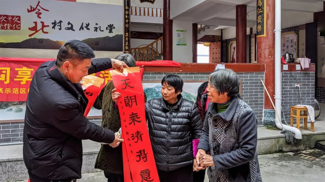 永嘉县各地掀起迎新春送春联主题活动高潮!