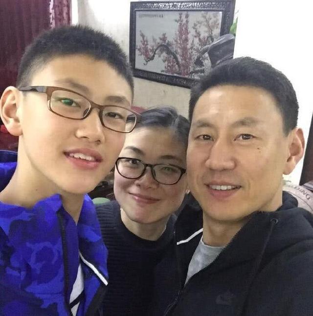 李楠辞职男篮主帅后,去了哪里任教?如今从助理教练做起_篮球