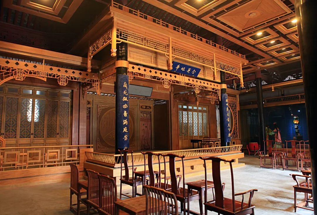 那别错过大儒巷昭庆寺内由 苏州评弹博物馆 主办的评弹演出,每天13:00