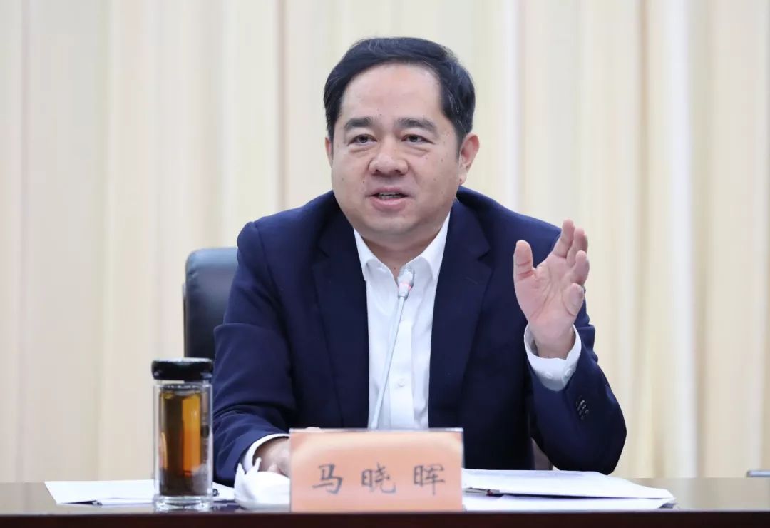 今天下午,市委召开全市领导干部会议.市委书记马晓晖主持会议并讲话.