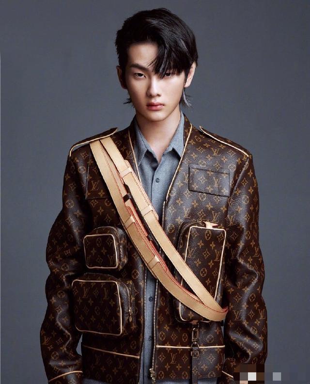 网传赵丽颖冯绍峰将补办婚礼,徐福记备喜糖,网友:dior备婚纱吗_吴亦凡