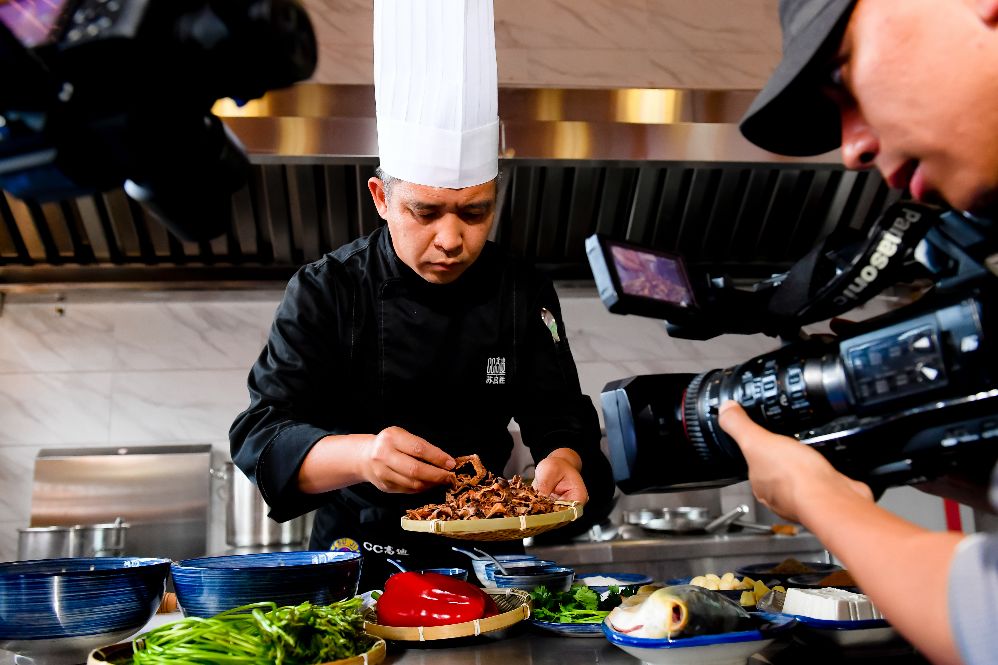 名厨大师匠心传承苏启胜的厨艺世界