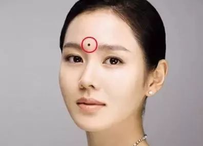 很多人都是比较看重权力,而有官运痣毋庸置疑是一件好事.