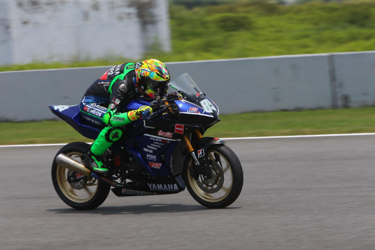 王一博:凭什么只凭一部电视剧就能爆红?_滑板