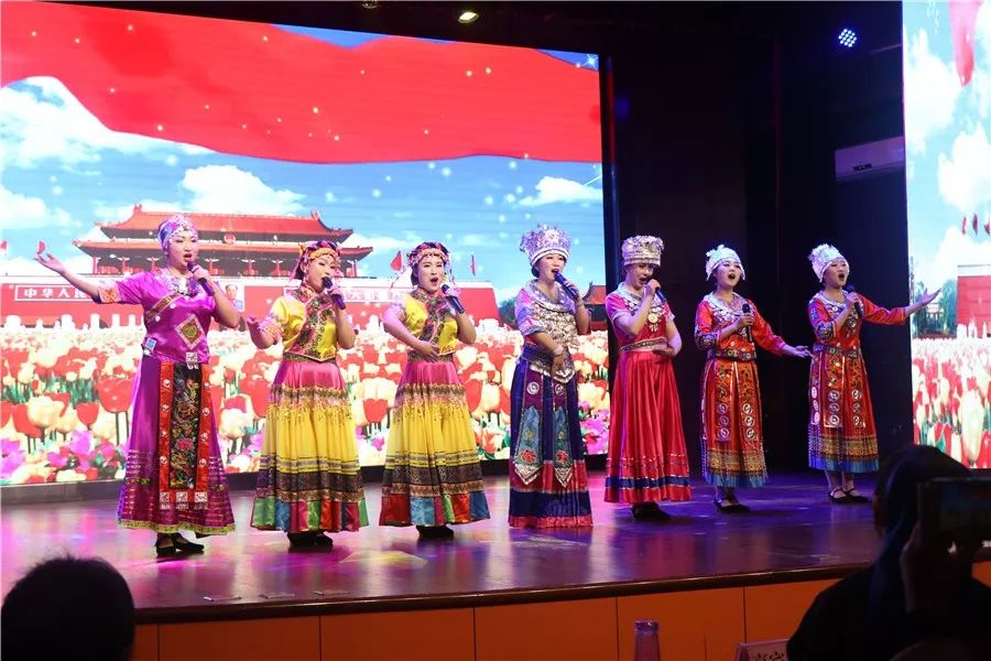 《民歌串烧》《民族舞串烧》看今朝,高高飘扬的五星红旗,已成为让世界