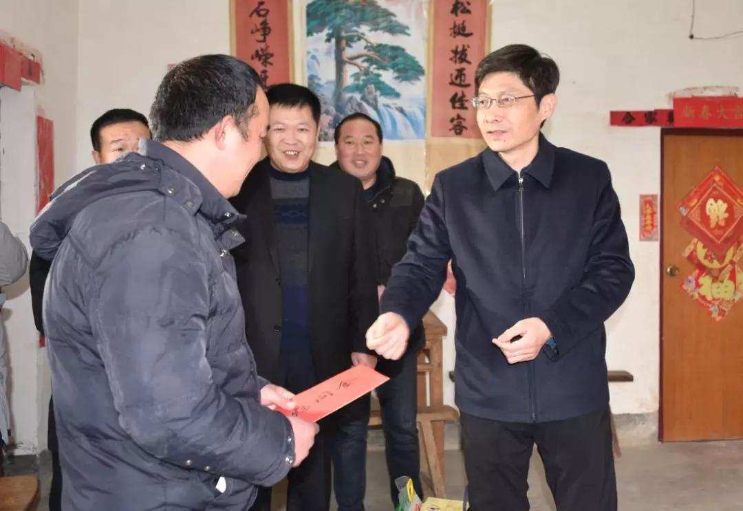 左军赴省定经济薄弱村刘庄村走访慰问指导推动帮扶工作