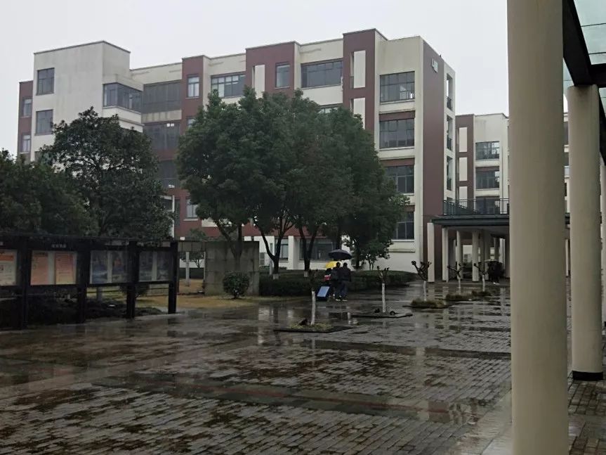 感恩母校行走进宁波市五乡中学