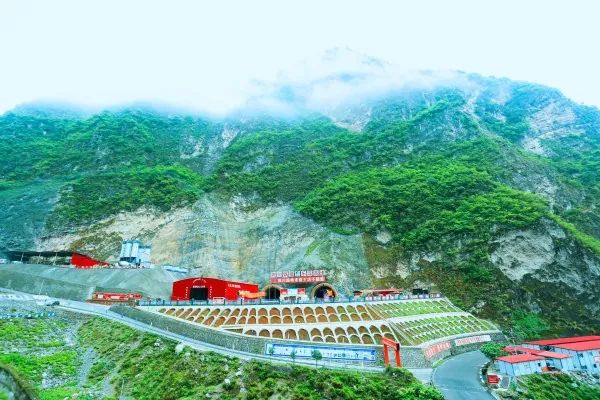 峨汉高速汉源段预计2020年底主体工程完工