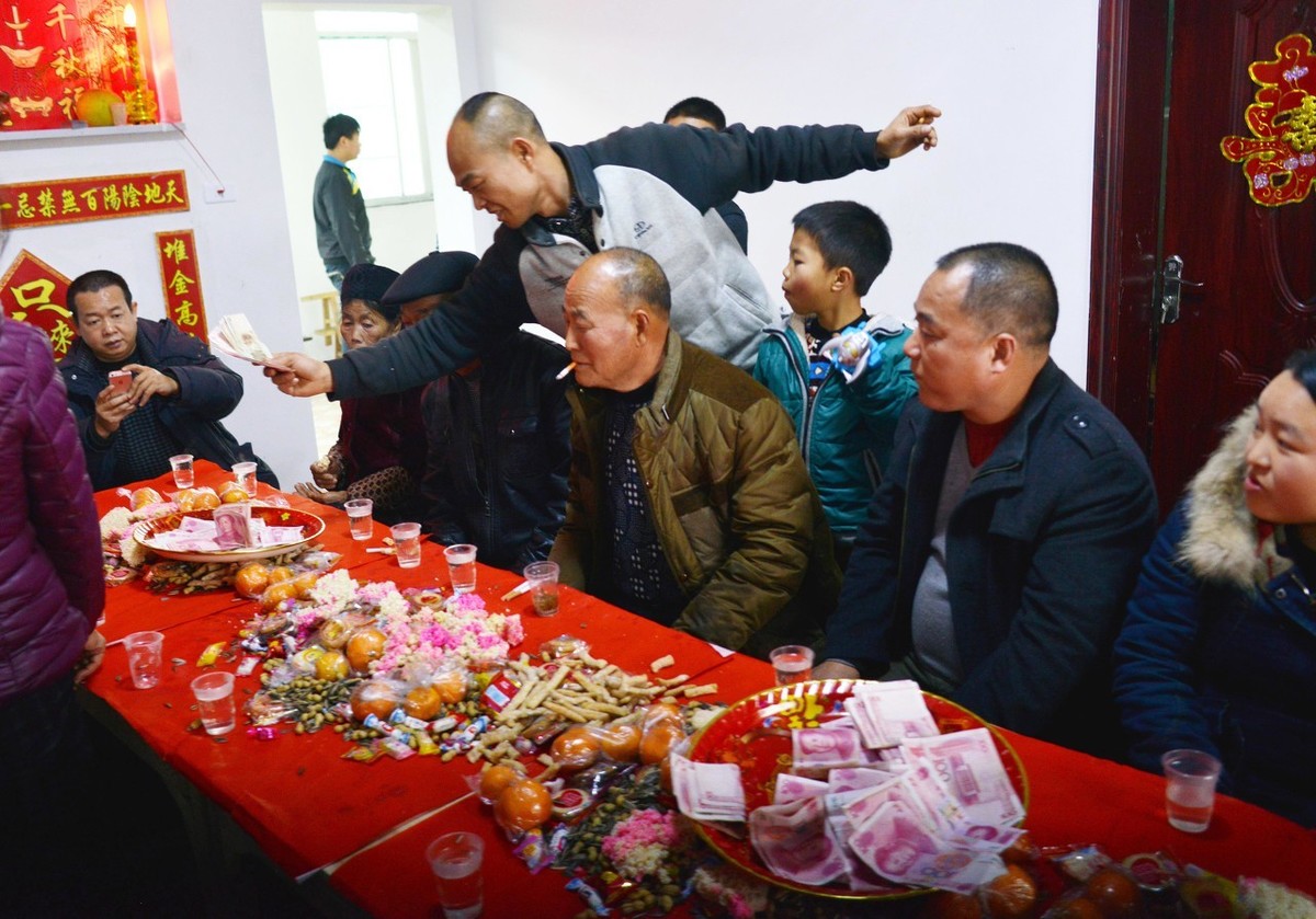 农村高额彩礼网友直呼婚不起