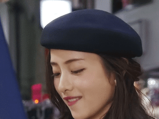 最受欢迎的女生都是"婊里婊气"的!_栗娜