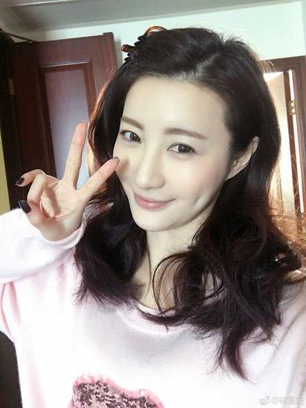 在林夏薇的个人社交平台中,很少上载与丈夫的合照,偶然放闪一下也能