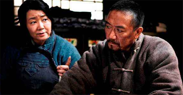 年轻的时候闹过义和团,后来跟着生死兄弟贺老四跑到了关外,然后开始