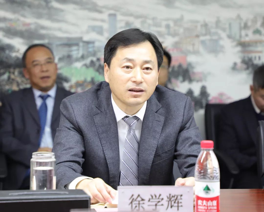 上举行了市政公司"职工创新工作室"揭牌仪式,五建集团党委书记韩吉顺