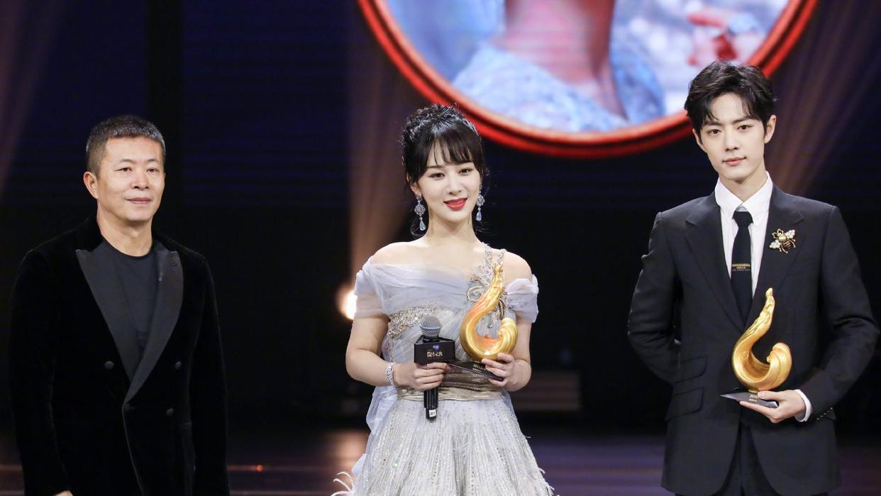原创杨紫化身冰雪女王出席活动婚纱配西装余生夫妇发糖了