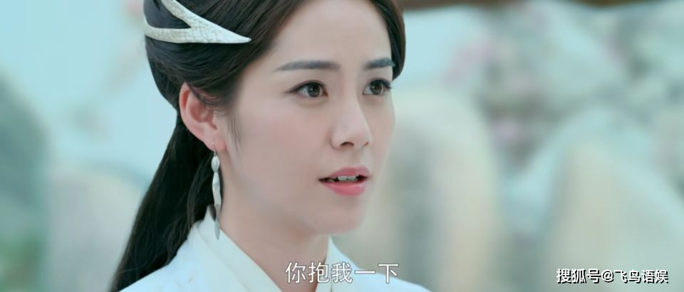 新绝代双骄花无缺被师傅强抱被铁心兰露背扑倒却吓出表情包