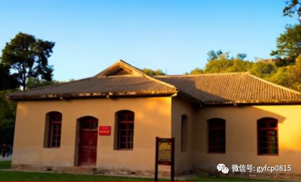 红25军指挥所设在掌曲村的一座小楼上,红军走后,当地群众为了纪念红25