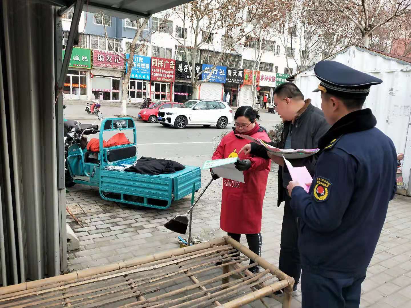 山東平度市綜合行政執法局垃圾分類李園中隊在行動